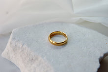 Load image into Gallery viewer, OMEGA GOLD CLASSIC RING